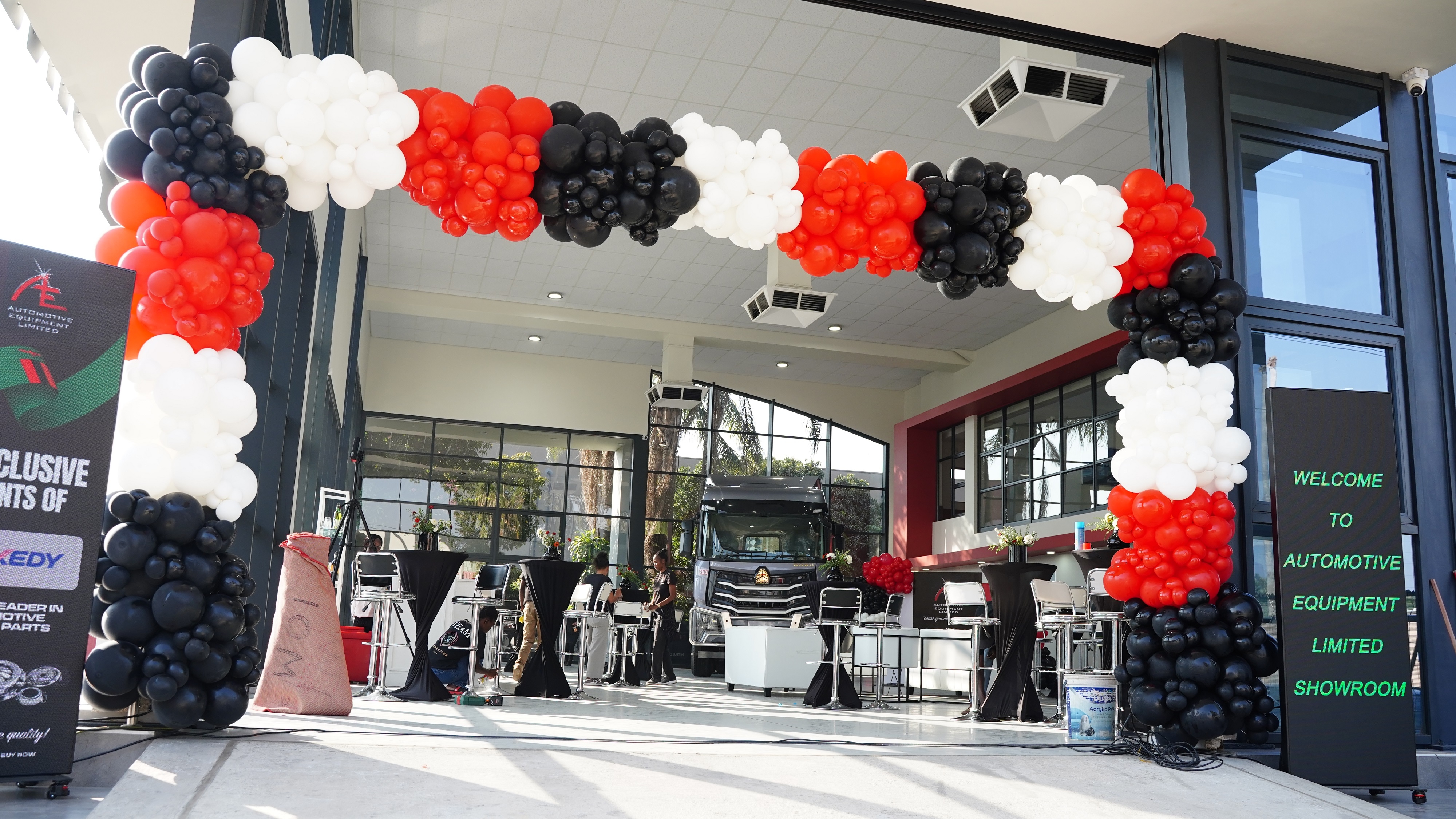 中國(guó)重汽在贊比亞舉辦新店開業(yè)及HOWO-MAX新品推介活動(dòng)